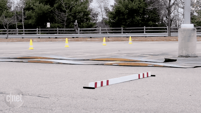 見到障礙自己會跳擺上香檳越野不倒這個技術(shù)讓你看手機(jī)也不暈車(圖8)