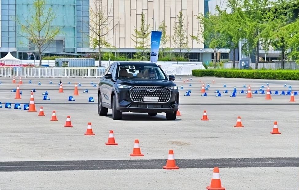 九游體育僅1299萬(wàn)起就全系搭載20T+8AT智控四驅(qū)更是不輸quattro！(圖3)