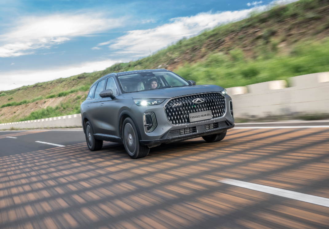 九游體育僅1299萬(wàn)起就全系搭載20T+8AT智控四驅(qū)更是不輸quattro！(圖12)